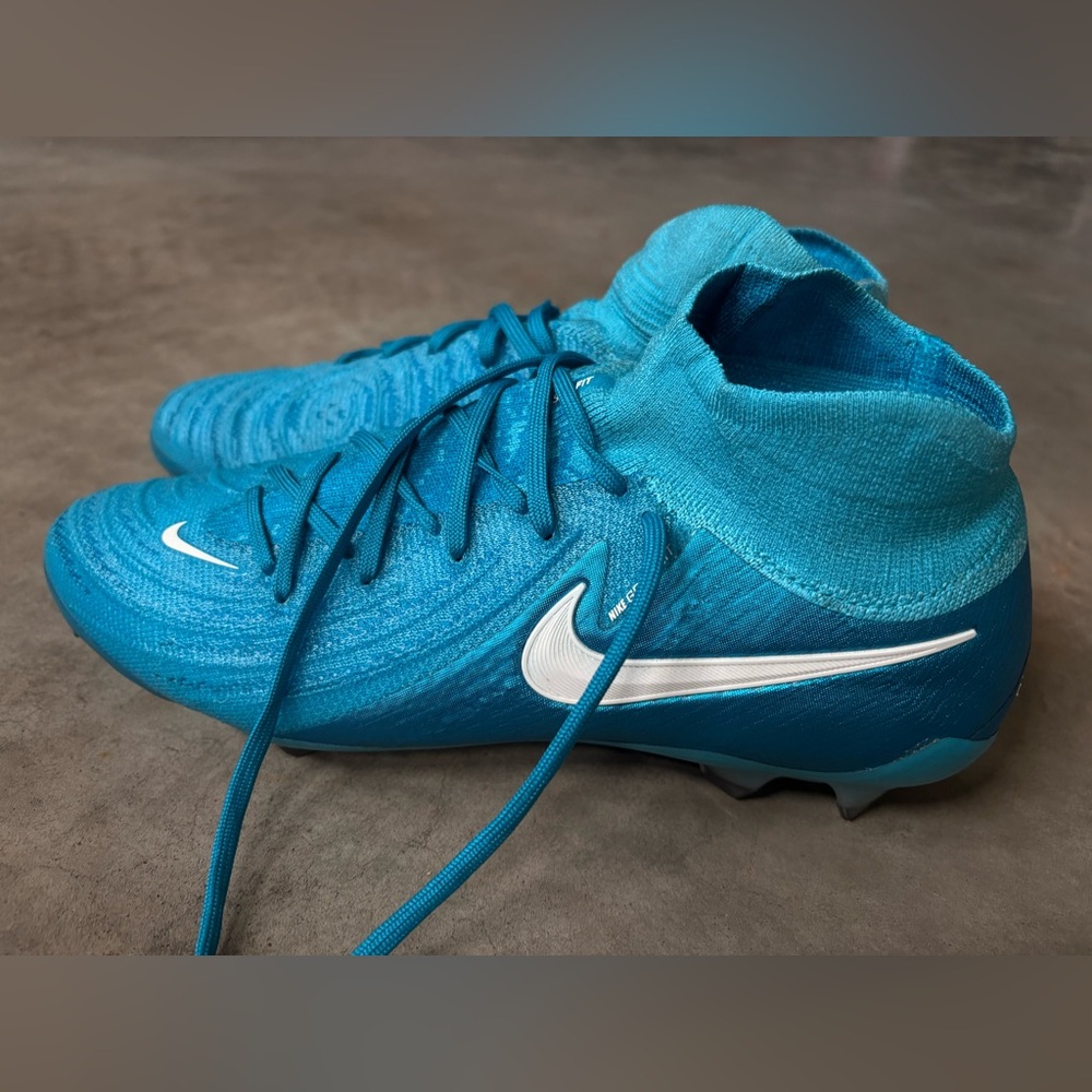 Nike Phantom Luna 2 Elite FG Soccer Cleats
No shoe bag